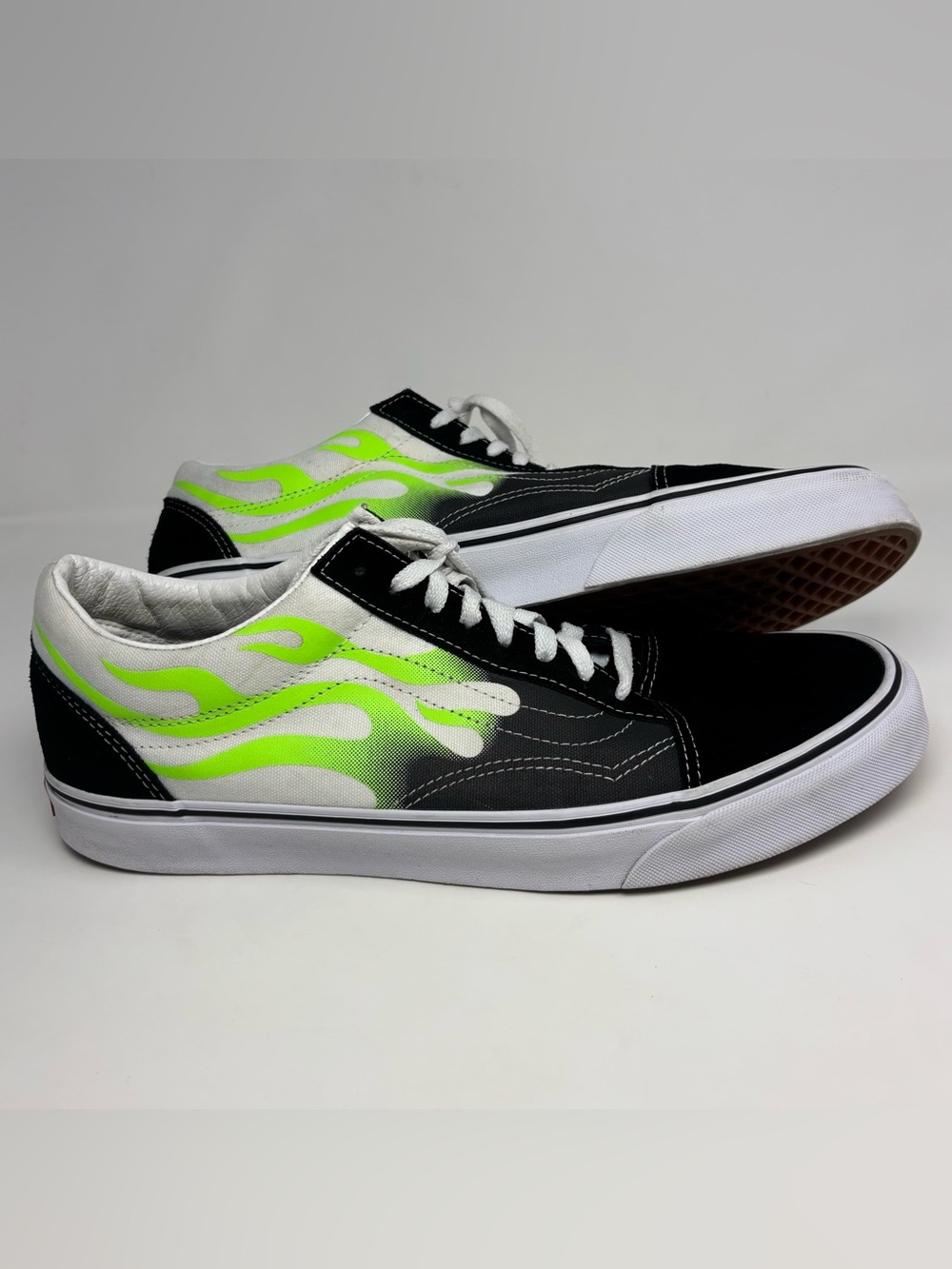 Vans Men’s Shoes Black & Neon Green Flame Old Skool Sneakers Size 13 - Picture 2 of 16